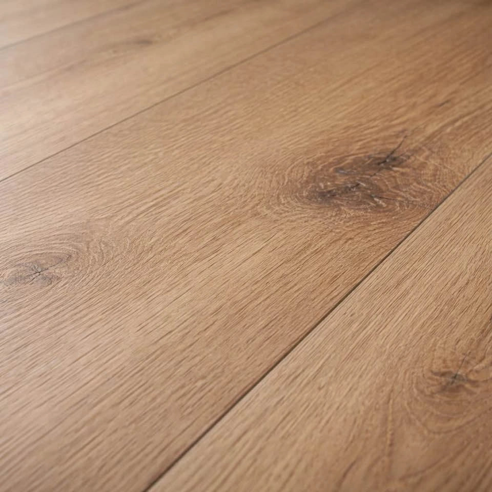 Natural Honey Oak rigid core SPC flooring plank overhead view, waterproof LVT flooring UK